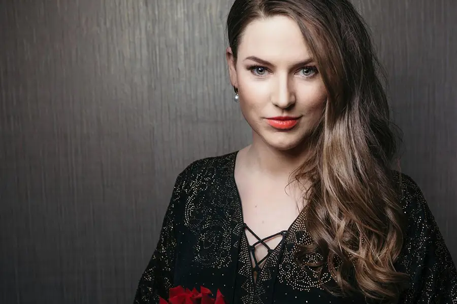 Eleanor Lyons_900x600px